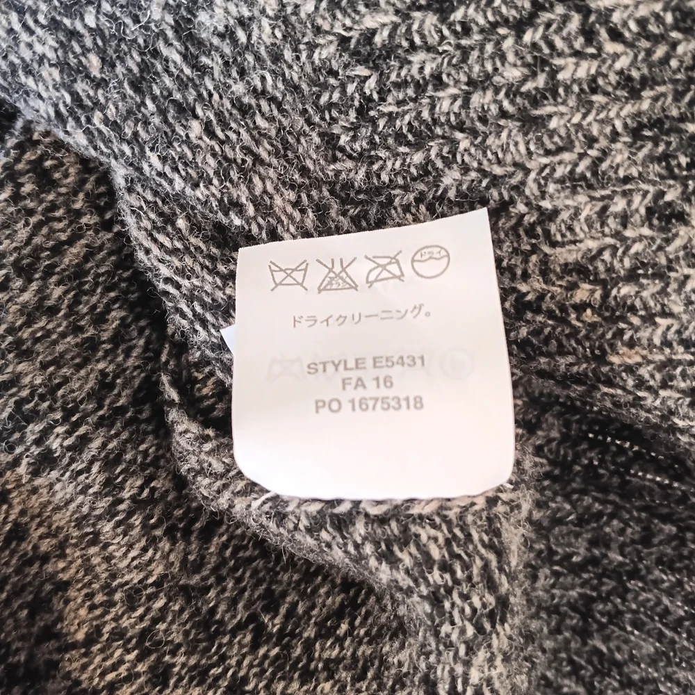 J. Crew Sweater Men's Size S Gray Button Long Sleeve Style E5431 100% Lambs Wool